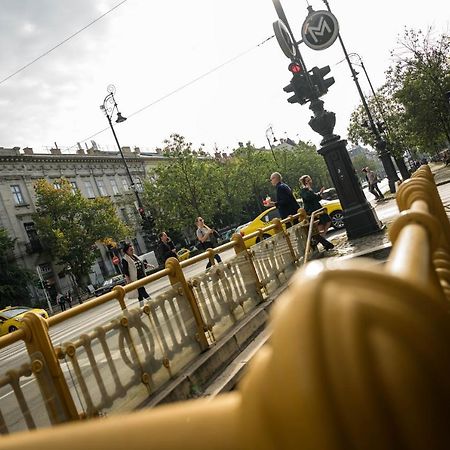 Best Seasons La Famiglia Budapest Ngoại thất bức ảnh