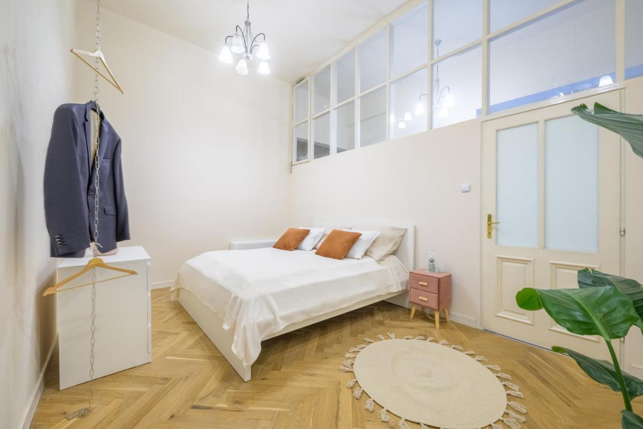 Best Seasons La Famiglia Budapest Ngoại thất bức ảnh