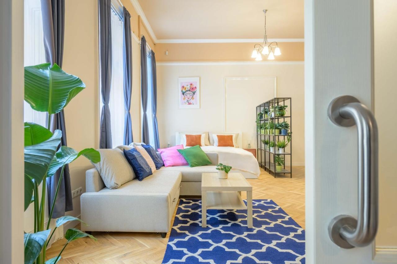 Best Seasons La Famiglia Budapest Ngoại thất bức ảnh
