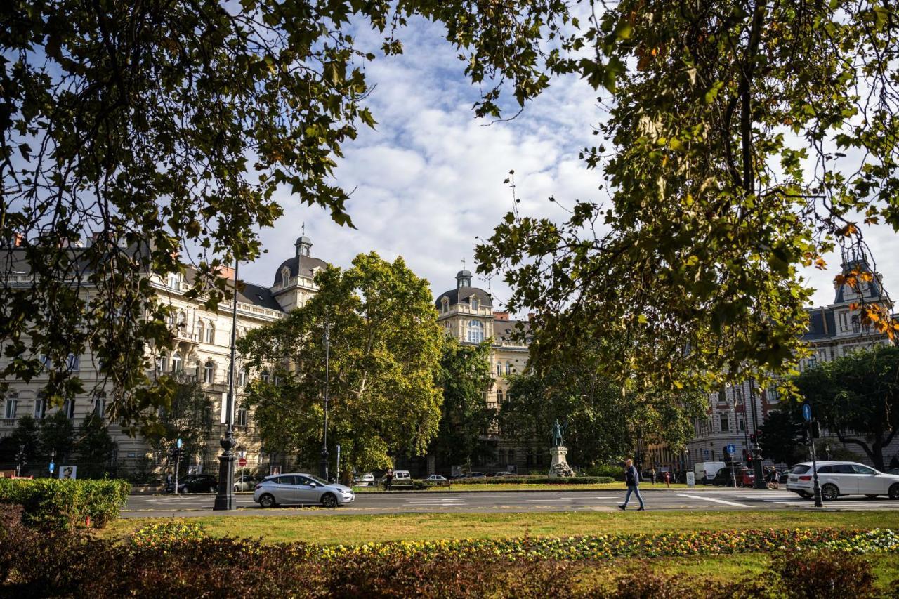 Best Seasons La Famiglia Budapest Ngoại thất bức ảnh